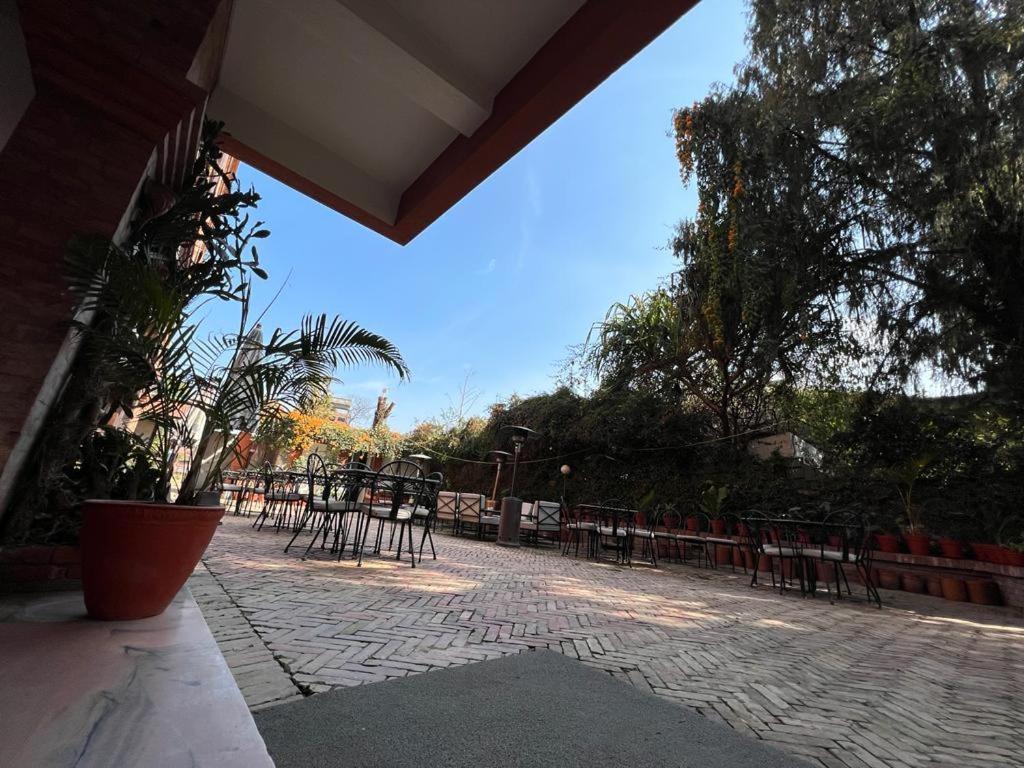 Summit Hotel Lalitpur Экстерьер фото
