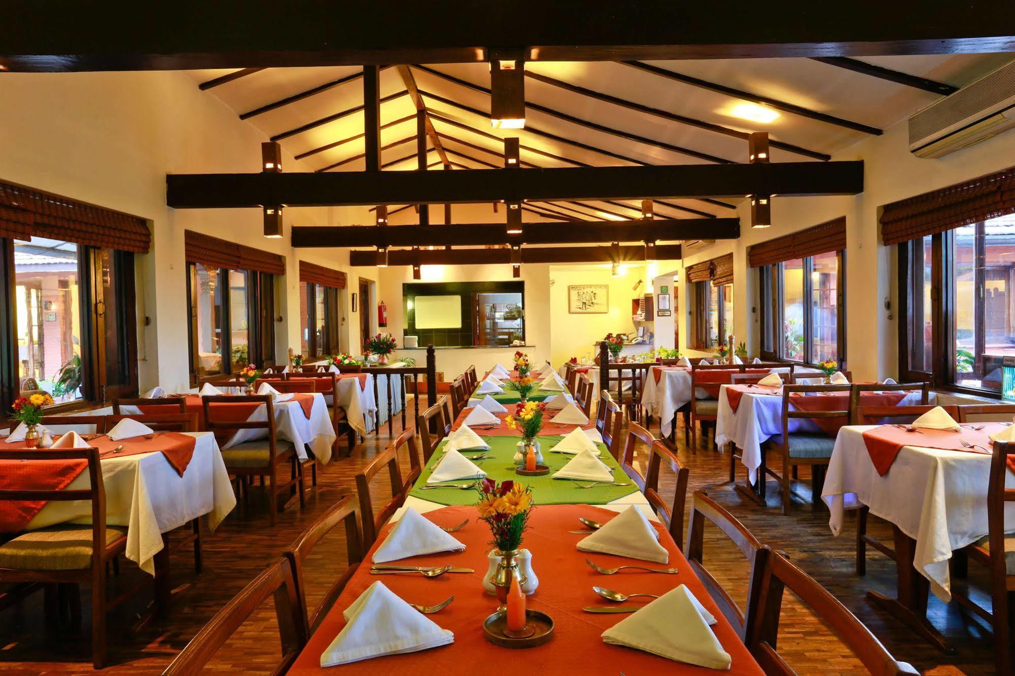 Summit Hotel Lalitpur Экстерьер фото