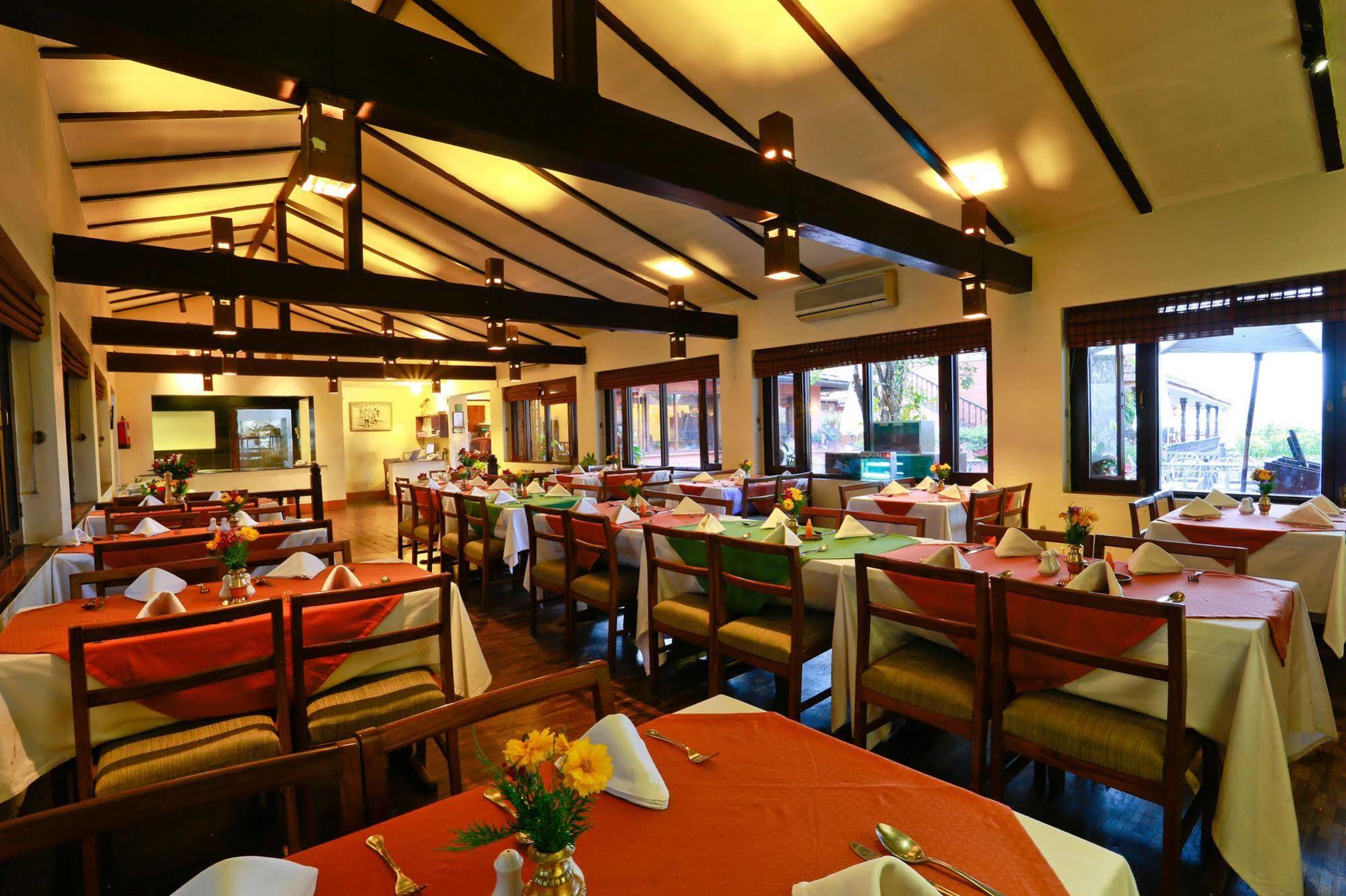 Summit Hotel Lalitpur Экстерьер фото