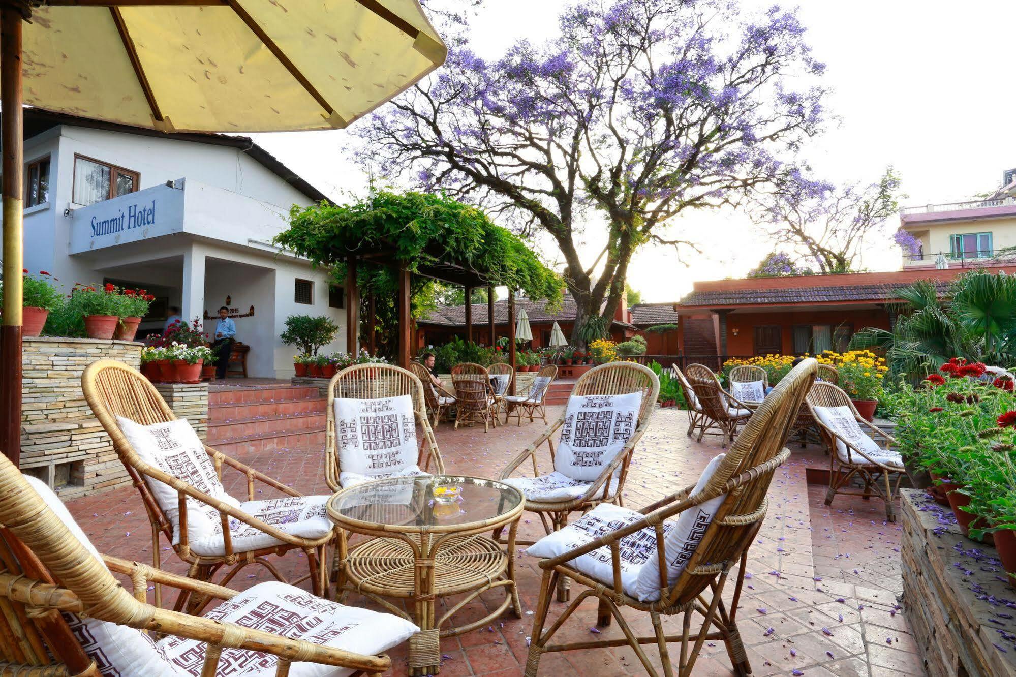 Summit Hotel Lalitpur Экстерьер фото